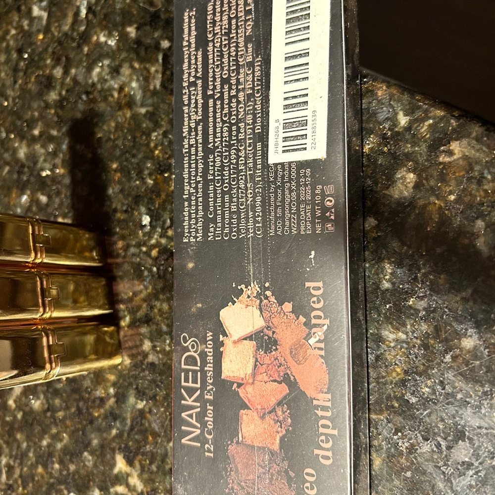 Shimmer Eye shadow and three lip sticks. NEW SEALED - Picture 4 of 7